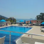 Dream Hotel *